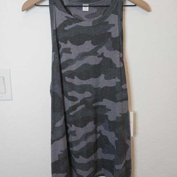 Old Navy Active Tank - Picture 2 of 5